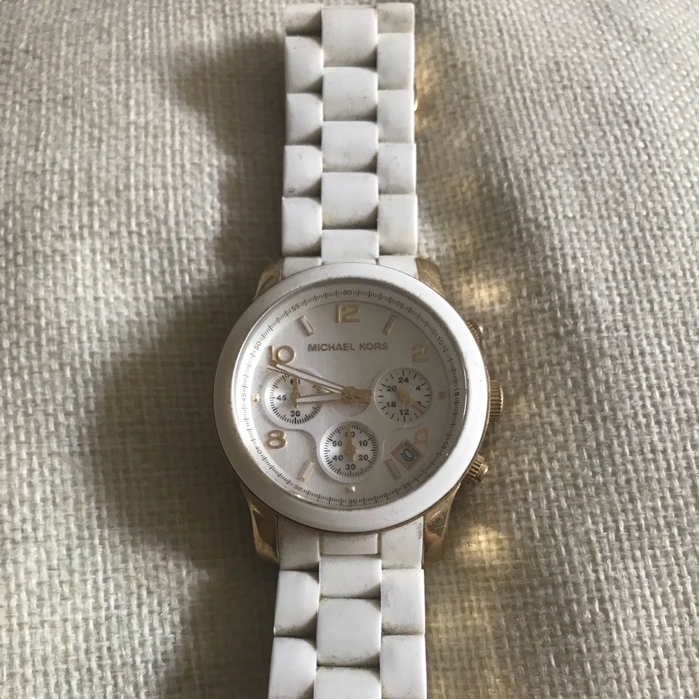 Michael Kors 5145 White and gold tone watch -women. Needs new battery